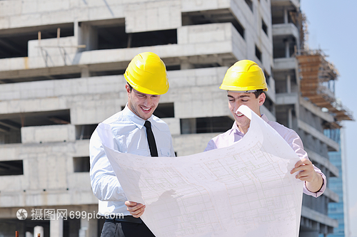 从图纸到工地 建筑师的工程现场检查流程与项目协作机制